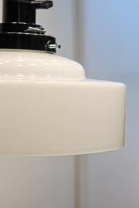 空間を引き立たせるシンプルなデザインの電笠 DC7145