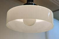 空間を引き立たせるシンプルなデザインの電笠 DC7145