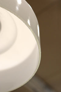 空間を引き立たせるシンプルなデザインの電笠 DC7145