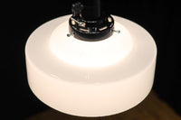 空間を引き立たせるシンプルなデザインの電笠 DC7145