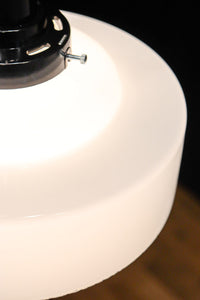 空間を引き立たせるシンプルなデザインの電笠 DC7145