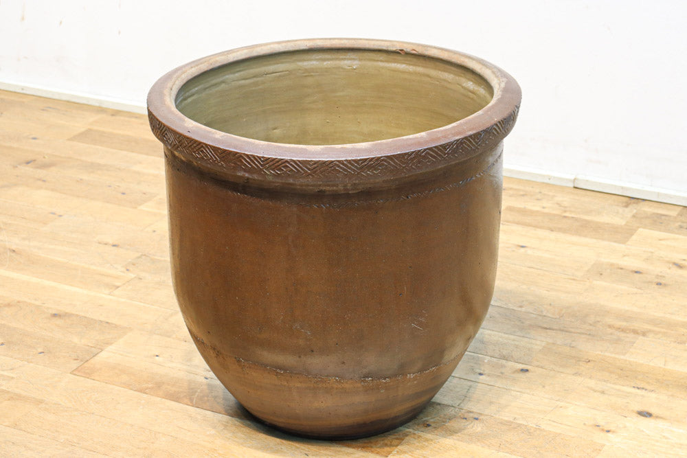 幾何学模様のアクセントを施した重厚なカメ DC7178 – 古福庵