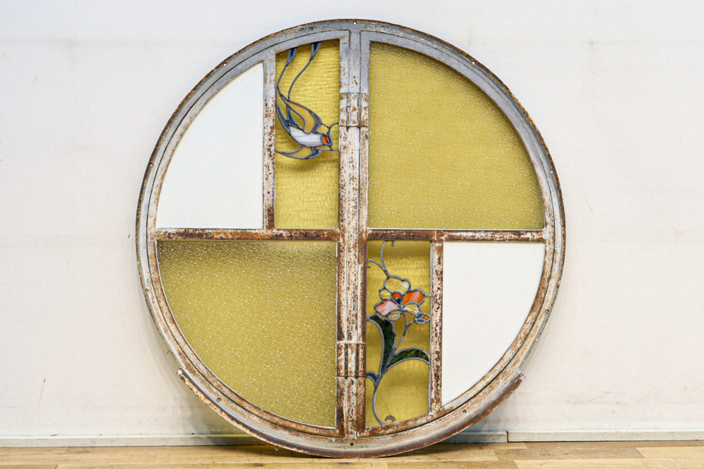稀少デザイン‼ステンドグラスが 時代感を引き立てる大きな円形窓