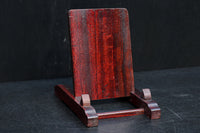 穏やかな杢目が浮かび味わいある中型の皿立て DC7497