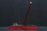 穏やかな杢目が浮かび味わいある中型の皿立て DC7497