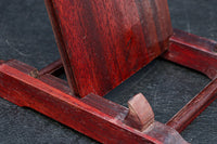 穏やかな杢目が浮かび味わいある中型の皿立て DC7497