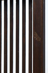 繊細な格子で上品な眺めの2つ折り衝立 DC7553