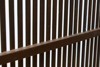 繊細な格子で上品な眺めの2つ折り衝立 DC7553