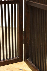 繊細な格子で上品な眺めの2つ折り衝立 DC7553