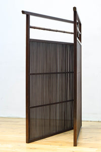 繊細な格子で上品な眺めの2つ折り衝立 DC7553