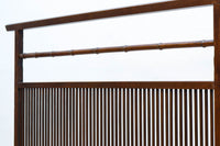 繊細な格子で上品な眺めの2つ折り衝立 DC7553