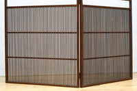 繊細な格子で上品な眺めの2つ折り衝立 DC7553