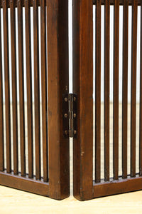 繊細な格子で上品な眺めの2つ折り衝立 DC7553