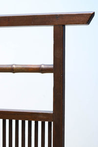 繊細な格子で上品な眺めの2つ折り衝立 DC7553