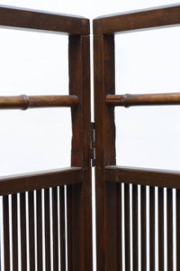 繊細な格子で上品な眺めの2つ折り衝立 DC7553