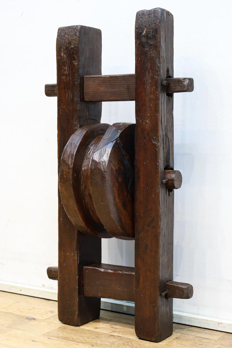 手作り感溢れる大型の木製滑車 DC7565 – 古福庵 [ KOFUKUAN