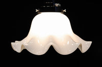 淡い乳白色をした可愛らしいフリルの電笠 DC7595