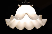 淡い乳白色をした可愛らしいフリルの電笠 DC7595