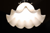 淡い乳白色をした可愛らしいフリルの電笠 DC7595