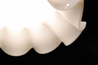 淡い乳白色をした可愛らしいフリルの電笠 DC7595