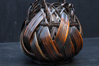 迫力ある竹編みの艶やかな花カゴ DC7602