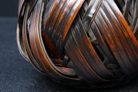 迫力ある竹編みの艶やかな花カゴ DC7602