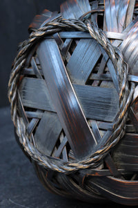 迫力ある竹編みの艶やかな花カゴ DC7602