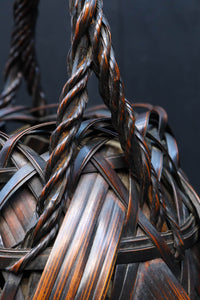 迫力ある竹編みの艶やかな花カゴ DC7602