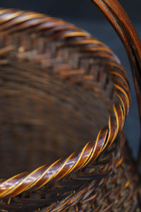 可愛らしいシルエットをした持ち手付き花カゴ DC7614