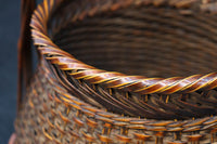 可愛らしいシルエットをした持ち手付き花カゴ DC7614