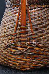 可愛らしいシルエットをした持ち手付き花カゴ DC7614