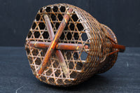 可愛らしいシルエットをした持ち手付き花カゴ DC7614