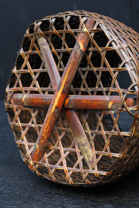 可愛らしいシルエットをした持ち手付き花カゴ DC7614