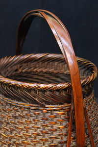 可愛らしいシルエットをした持ち手付き花カゴ DC7614