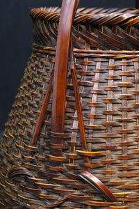 可愛らしいシルエットをした持ち手付き花カゴ DC7614