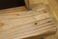 温かみある風合いの木地色の踏み台 DC7645