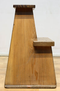 温かみある風合いの木地色の踏み台 DC7645