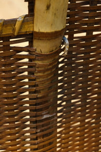 時代を重ねて柔らかな風合いをした角カゴ DC7658