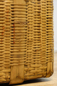 時代を重ねて柔らかな風合いをした角カゴ DC7658