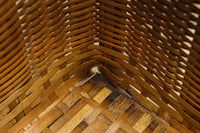 時代を重ねて柔らかな風合いをした角カゴ DC7658