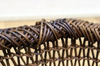 艶みを重ねた色彩のやや大きめの籐編みバッグ DC7663