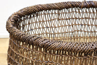 艶みを重ねた色彩のやや大きめの籐編みバッグ DC7663