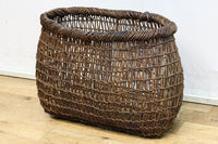 艶みを重ねた色彩のやや大きめの籐編みバッグ DC7663