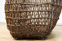 艶みを重ねた色彩のやや大きめの籐編みバッグ DC7663