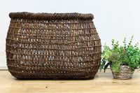 艶みを重ねた色彩のやや大きめの籐編みバッグ DC7663