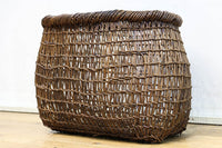 艶みを重ねた色彩のやや大きめの籐編みバッグ DC7663