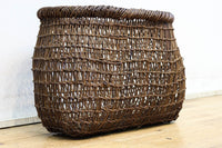 艶みを重ねた色彩のやや大きめの籐編みバッグ DC7663