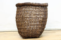 艶みを重ねた色彩のやや大きめの籐編みバッグ DC7663