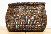 艶みを重ねた色彩のやや大きめの籐編みバッグ DC7663