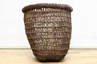 艶みを重ねた色彩のやや大きめの籐編みバッグ DC7663